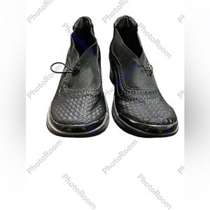 Bzees Slip On Shoe in Black - Women’s Size 10 - excellent condition